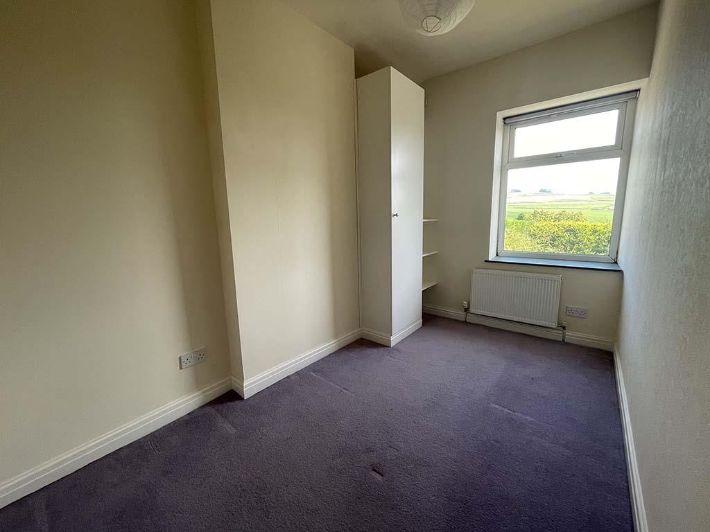 2 bedroom mid terrace house SSTC in Laneshawbridge - IMG_6539.jpg